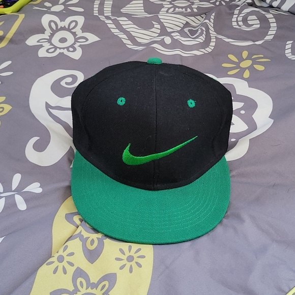Nike Hat - Picture 1 of 8
